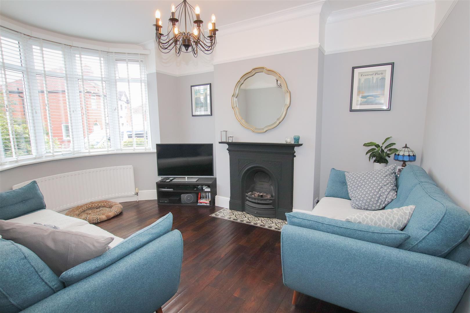 BAY FRONTED LOUNGE
